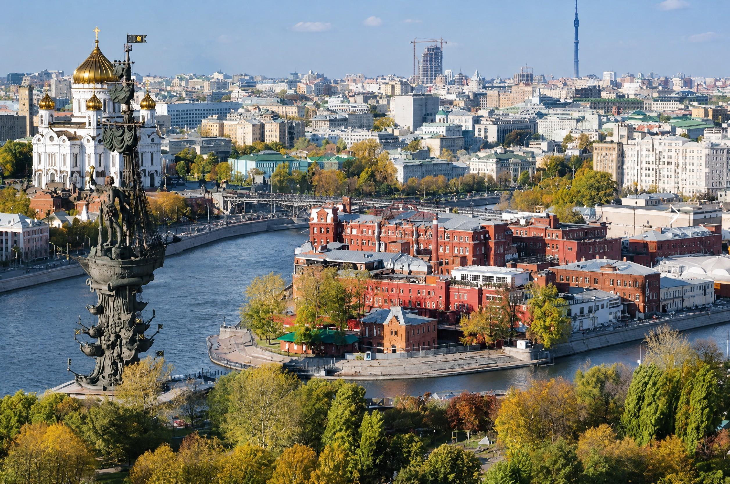 переходим Москва-реку по Патриаршему мосту